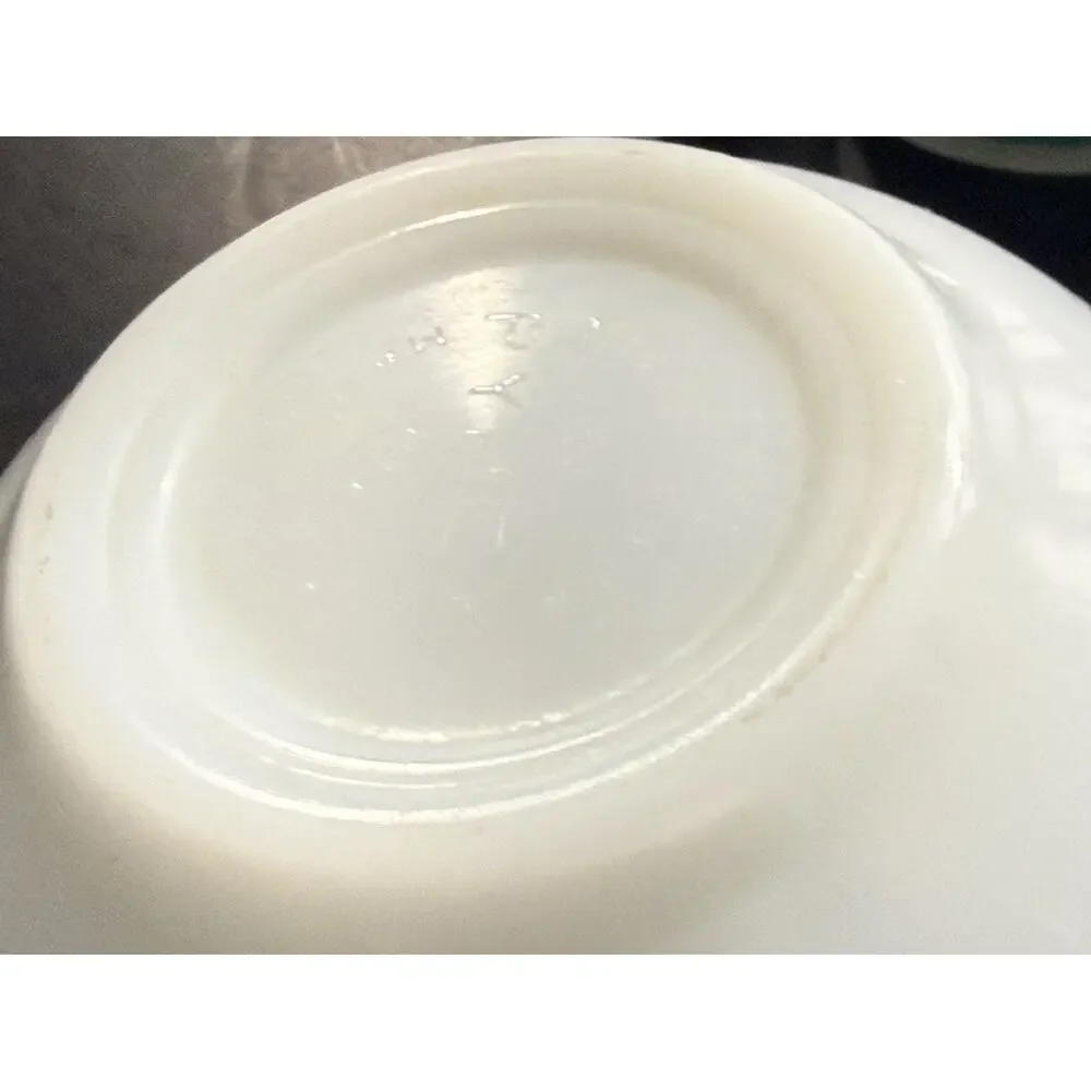 Vintage Pyrex Amish Farm Turquoise Milk Glass Mixing Bowl Pour Spout 7”